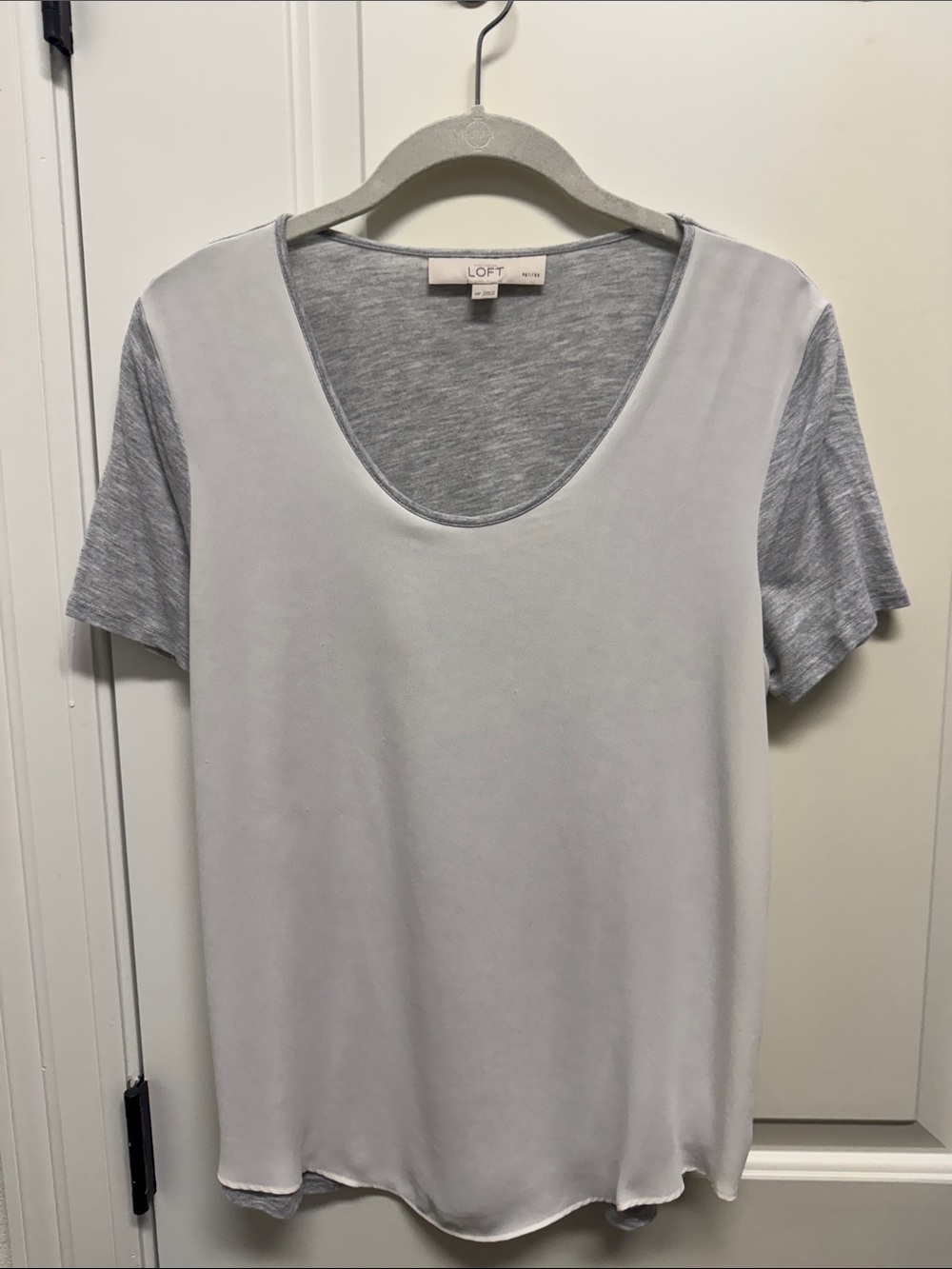 LOFT Two-Tone Light Gray Scoop Neck Short Sleeve Top